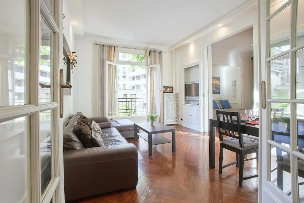 Charming Parisian Flat With Eiffel Tower Views