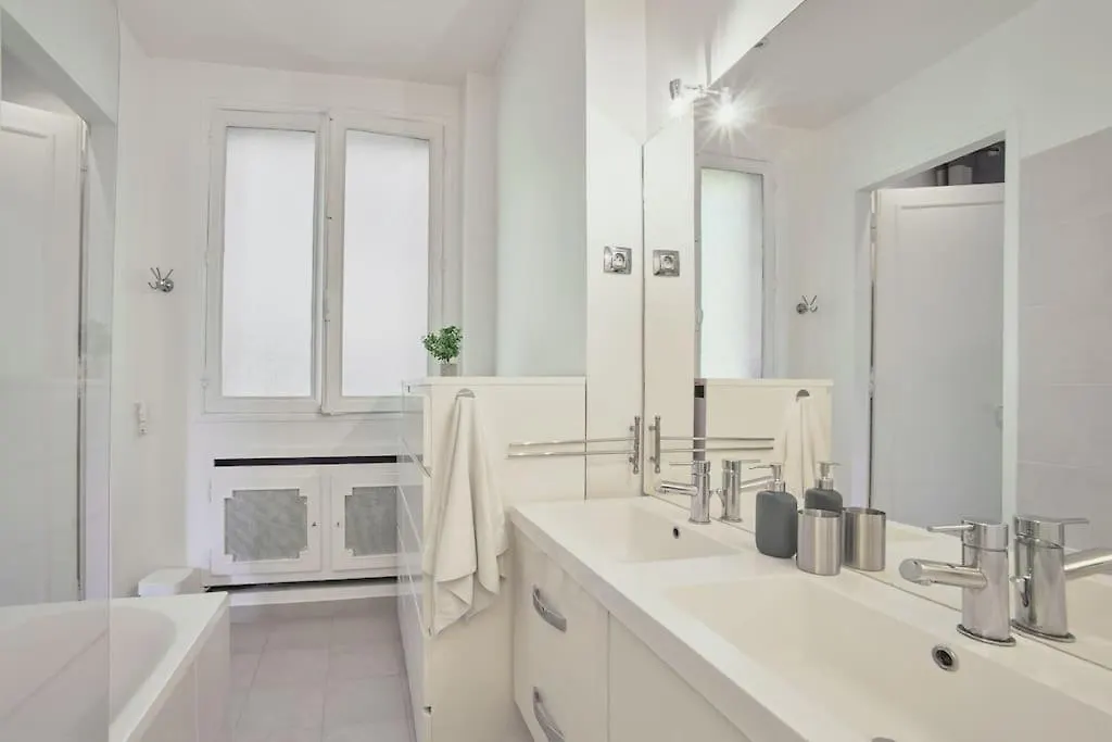 Charming Parisian Flat With Eiffel Tower Views Appartement *