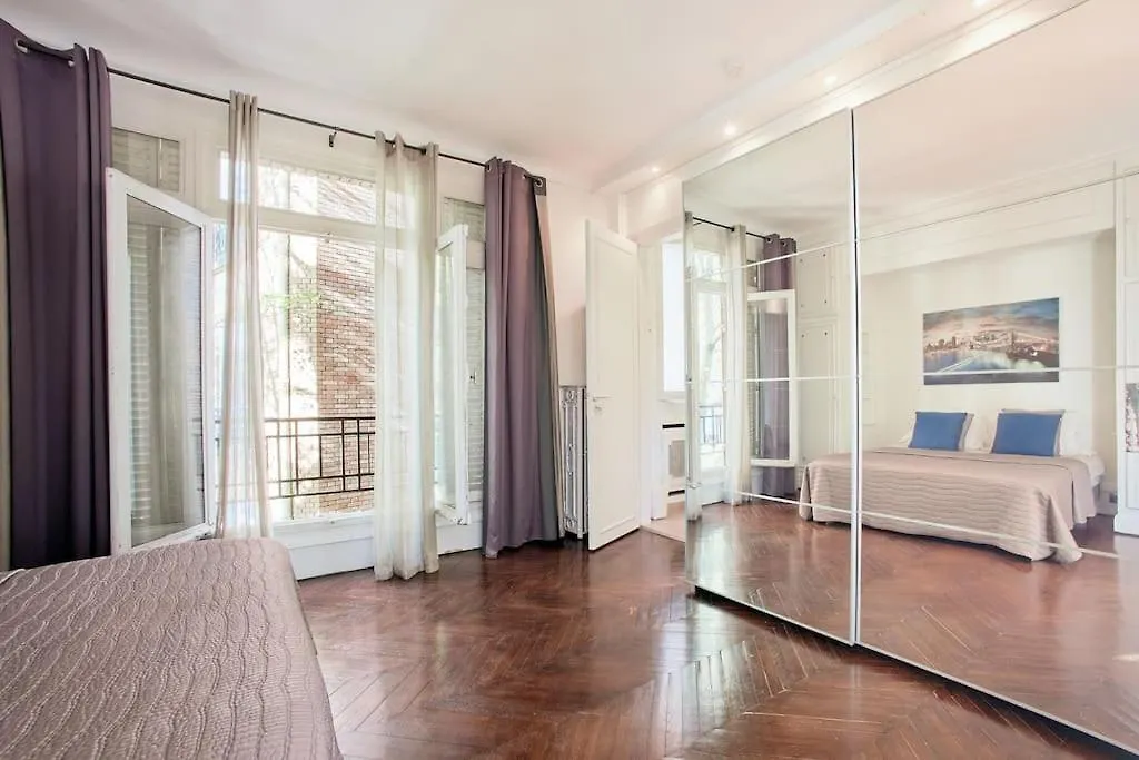 Appartement Charming Parisian Flat With Eiffel Tower Views *