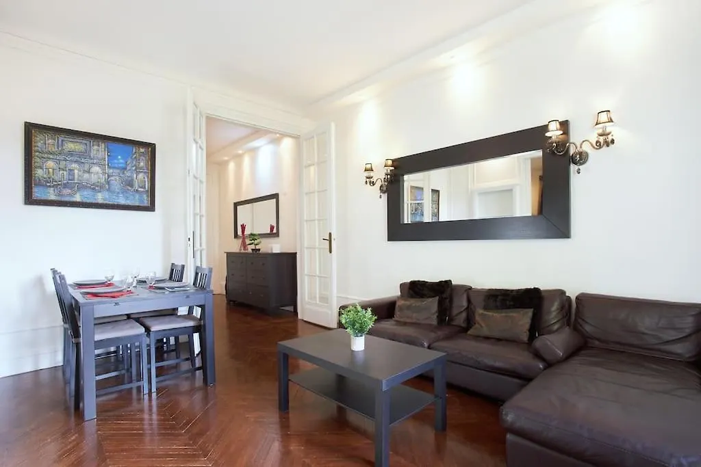 Charming Parisian Flat With Eiffel Tower Views